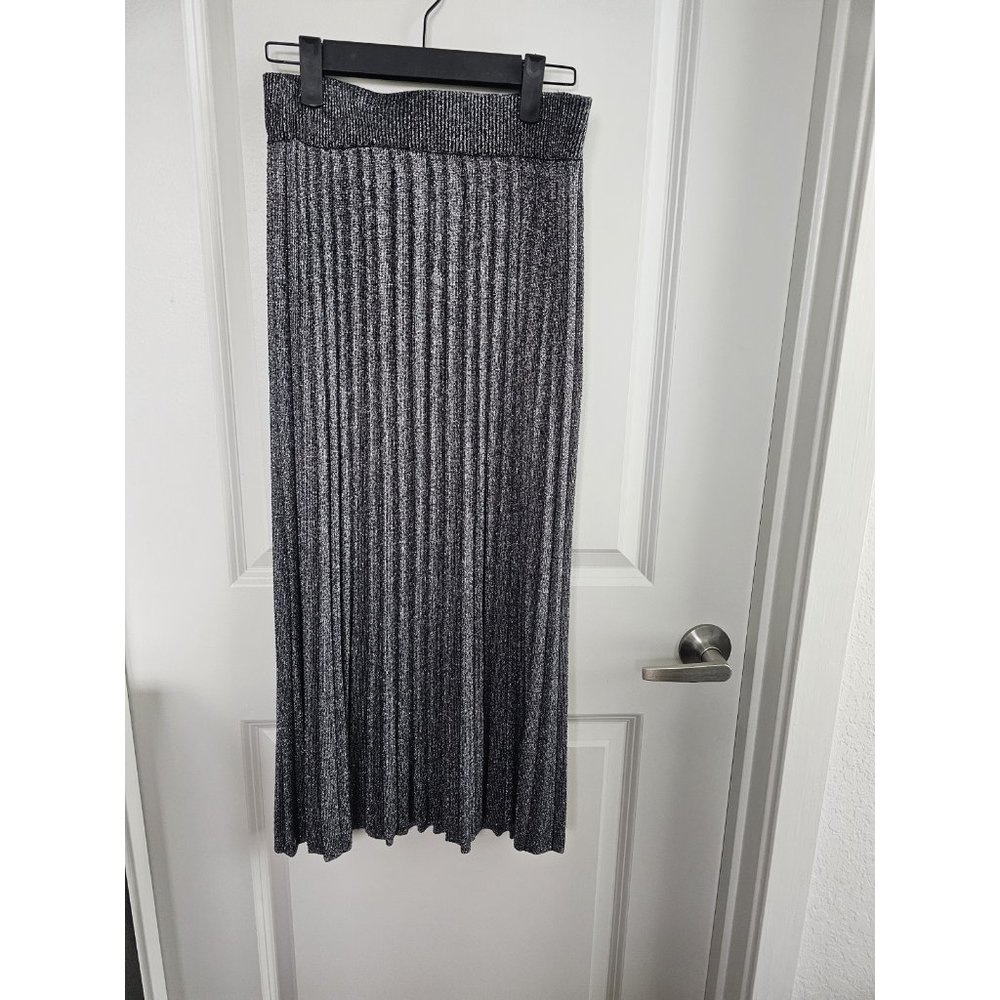 Vero Moda Pleated midi skirt with Elastic Band Metallic Gray Retailed $60